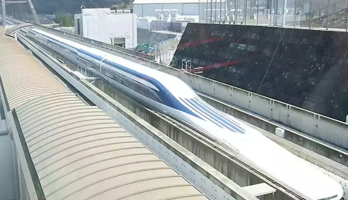 Скорость поезда « Маглев » 603 км/ч.