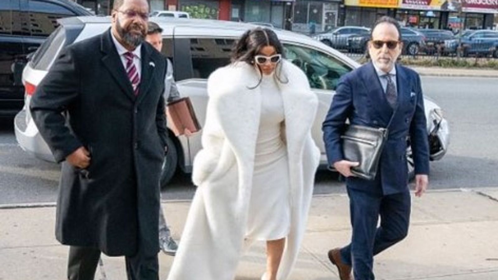 Карди Би предстала перед судом после невыполнения общественных работ за нападение в стриптиз-клубе