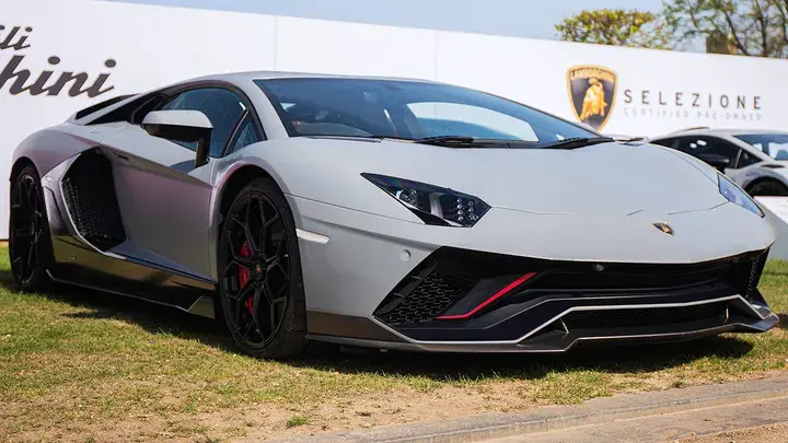 Lamborghini представила последний автомобиль с двигателем V12, который она собирается построить, прежде чем перейти на гибрид