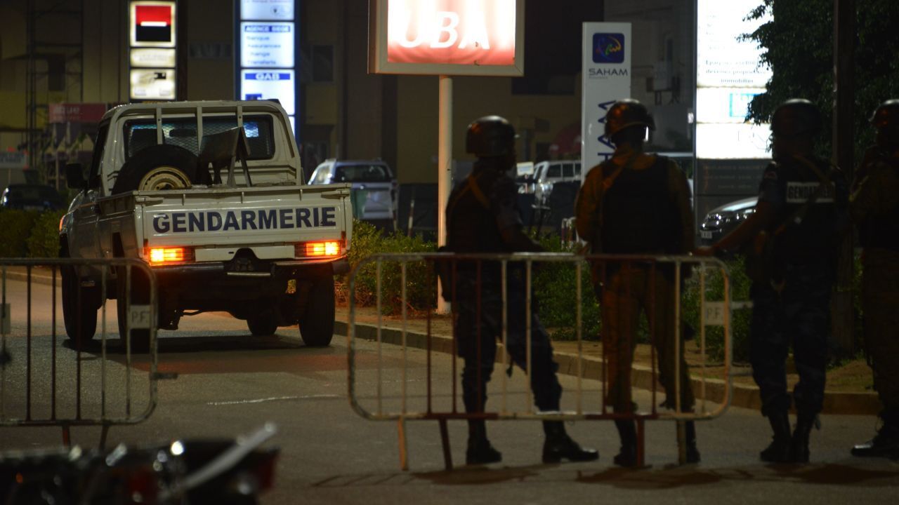 В Буркина-Фасо вооруженные люди похитили 50 женщин и девочек в поисках еды