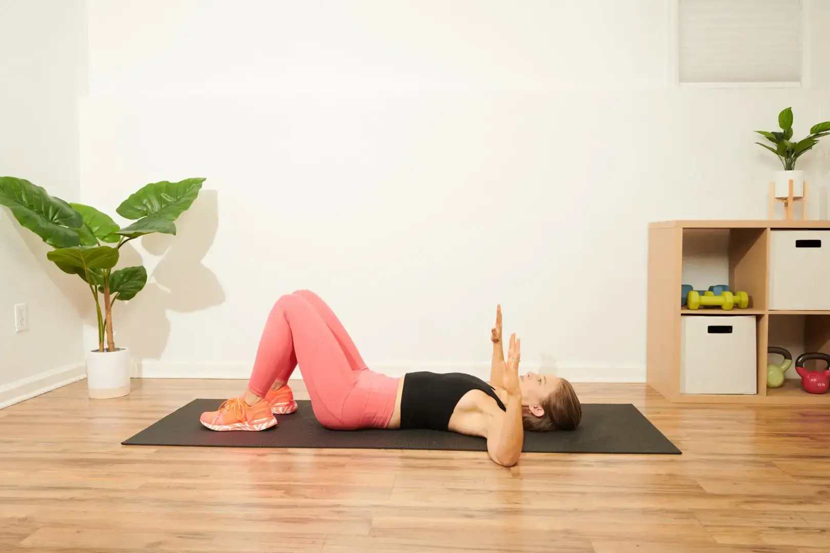 Вы можете выполнять эту 10-минутную тренировку дома без оборудования