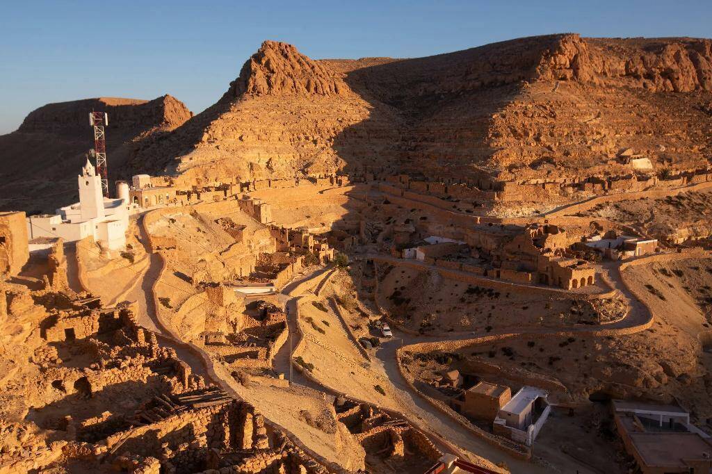 Тунисская пещерная деревня пустеет из-за засухи и недостатка современности