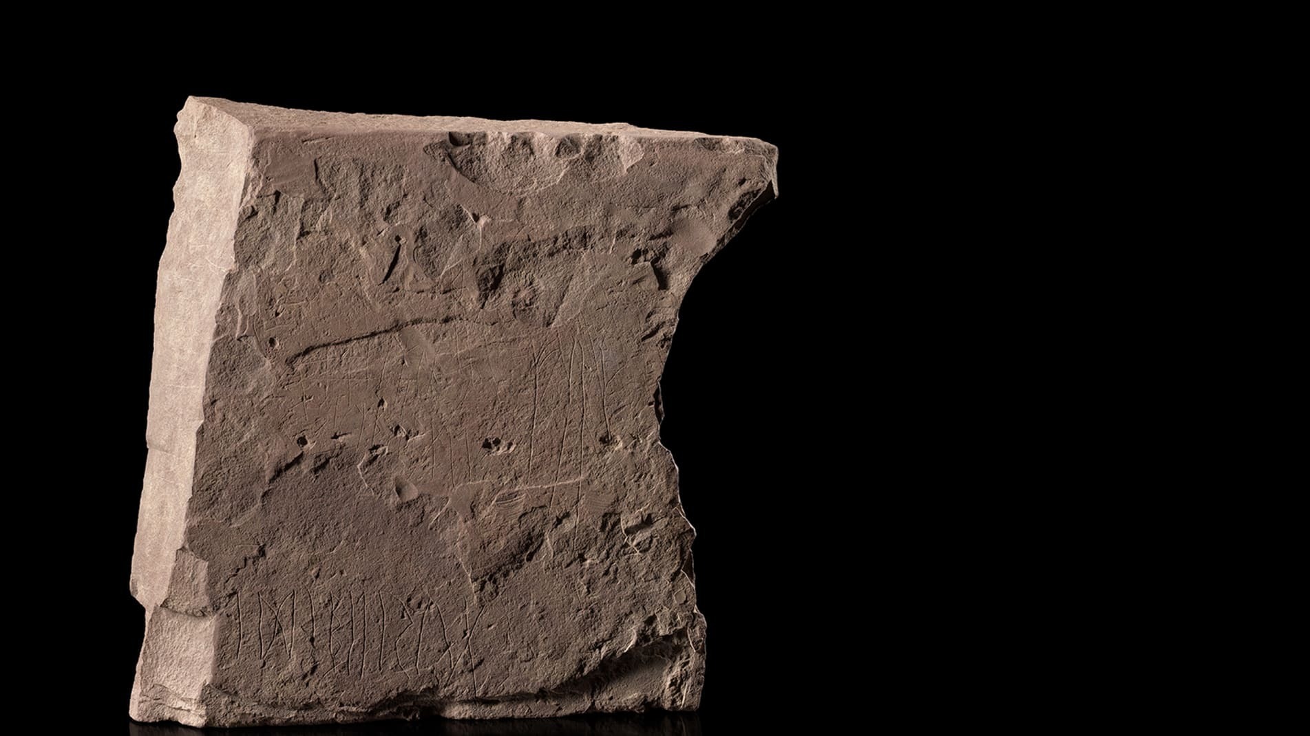 Старейший в мире датированный рунный камень обнаружен в Норвегии - с загадочной надписью