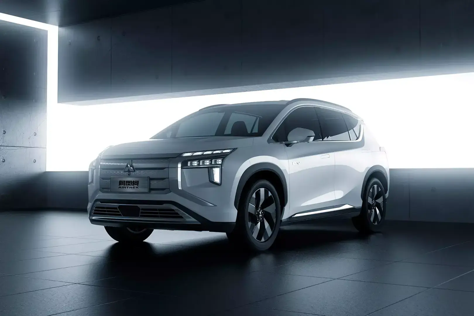 Новый Мицубиси на аккумуляторах направляется в Россию