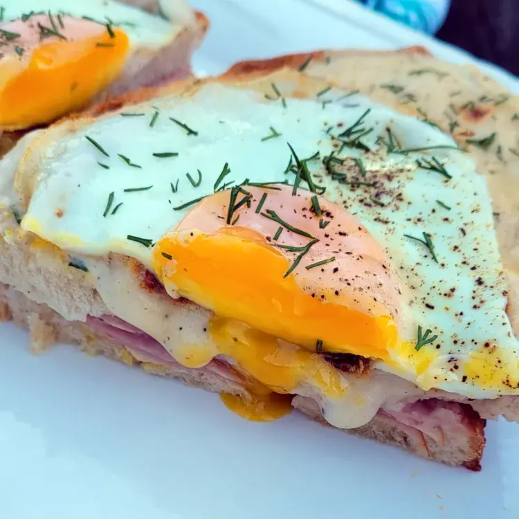 Крок мадам или запеченные бутерброды