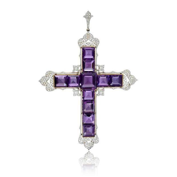 МИР Ким Кардашьян покупает на аукционе аметистовый кулон с крестом, который носила принцесса Диана