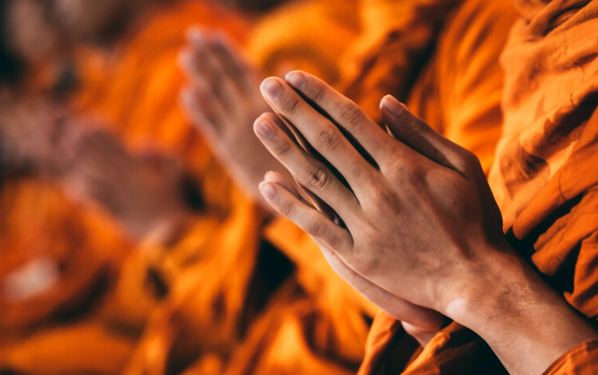 Таиланд. Изгнание монахов из храма...