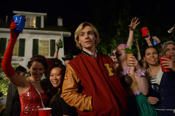 Молодежная комедия «Статус обновлен» вышел фильм в2018 году.