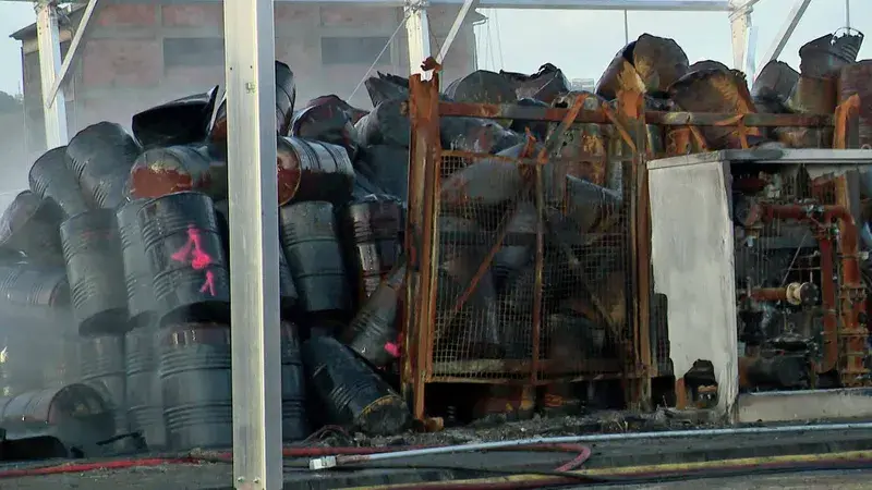 Кто несет ответственность за пожар 26 сентября 2019 года и 20-километровый шлейф загрязнения? Наши коллеги из газеты "Le Monde" смогли ознакомиться.