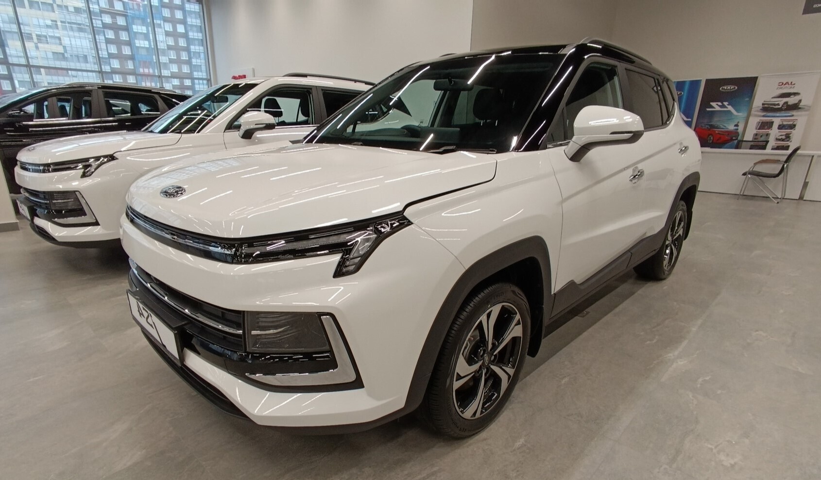 "Я вожу, он шуршит." Тест-драйв автомобиля, продающегося под названием "Москвич 3".