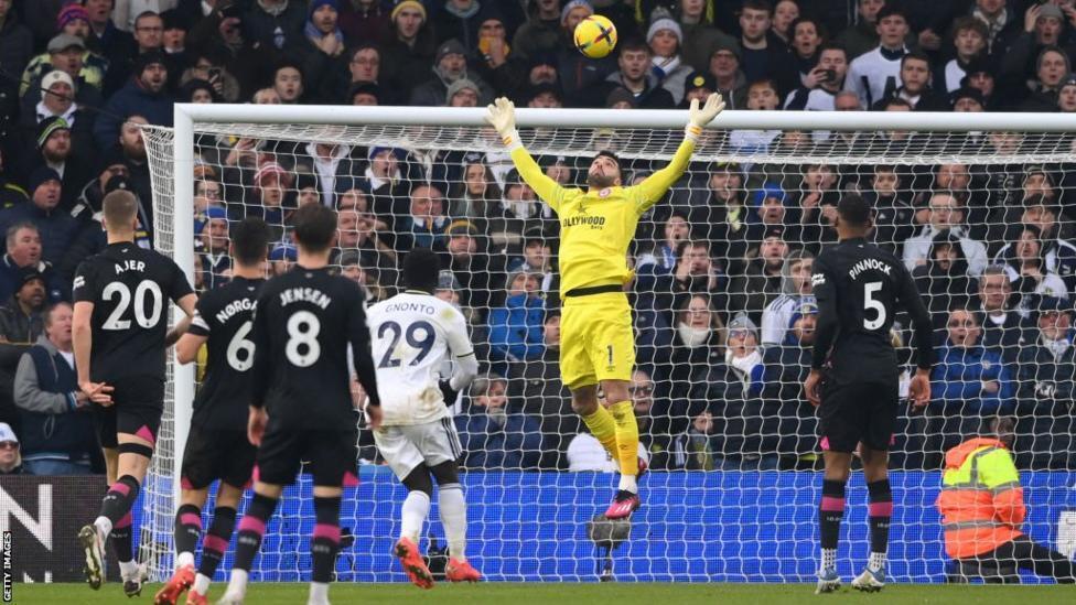 Безвыигрышная серия «Лидс Юнайтед» в Премьер-лиге увеличилась до шести игр, поскольку Брентфорд сыграл вничью.