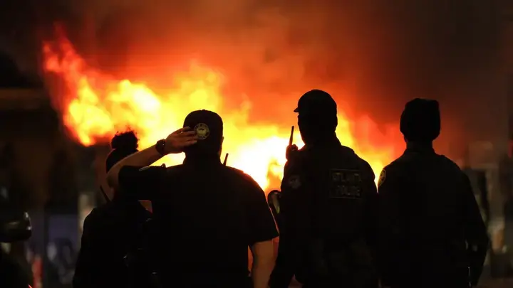 Беспорядки в центре Атланты вспыхивают на фоне негативной реакции «Полицейского города»