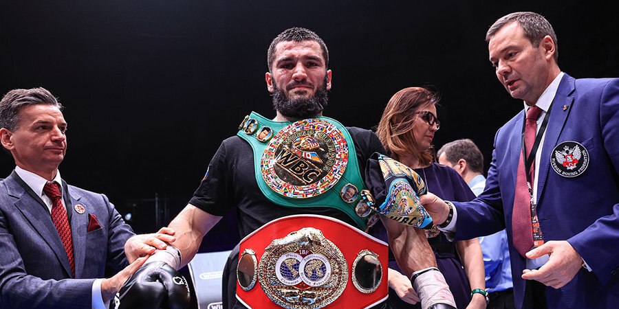 Бетербиева в первый раз выслали в нокдаун. Россиянин рассердился и вырубил конкурента