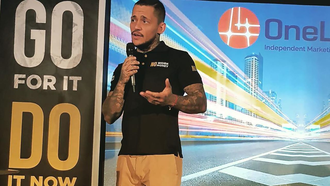 Обманула инвесторов на 4 миллиарда долларов, затем исчезла.