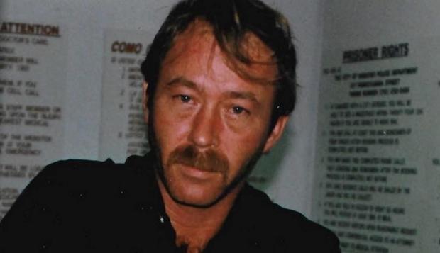 Следователи используют психологию, чтобы получить признание от подозреваемого серийного убийцы