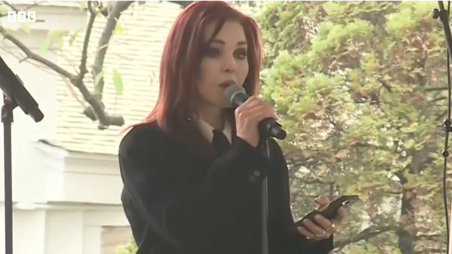 Лиза Мари Пресли: звёзды, включая герцогиню Йоркскую, посетили поминальную службу