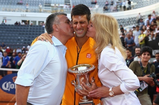 Восьмой день Открытого чемпионата Австралии по теннису: Новак Джокович прорывается вперед, а Магда Линетт добавляет разочарований