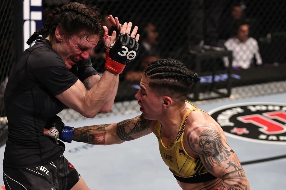 Обзор статистики UFC 283: Джамахал Хилл и Джессика Андраде установили новые рекорды UFC