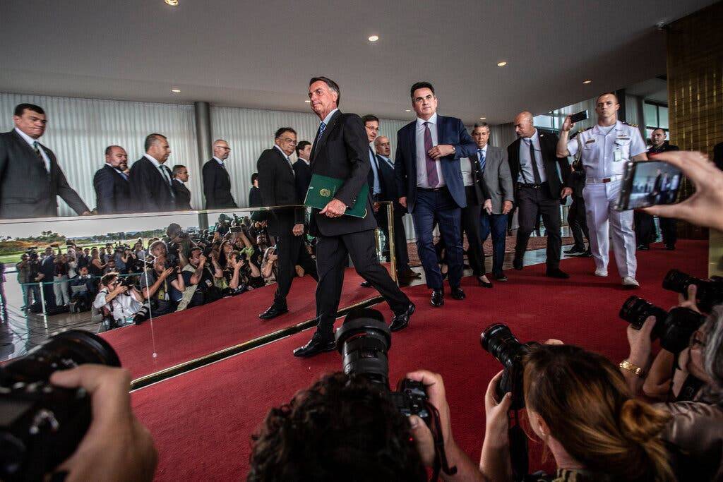 Он - бразильский защитник демократии. Действительно ли он полезен для демократии?