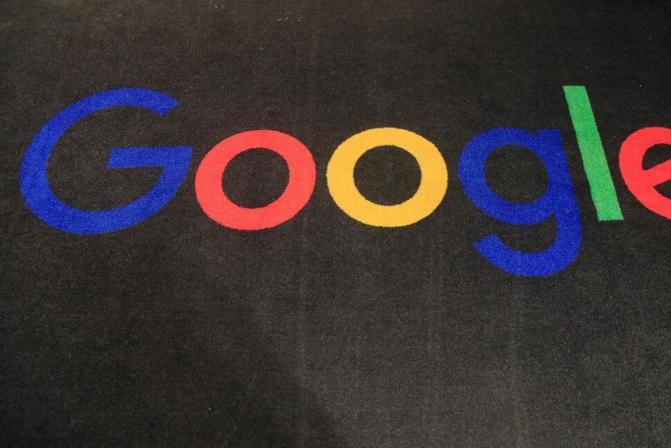 Google сокращает 12 000 рабочих мест, поскольку увольнения распространяются по всему технологическому сектору.