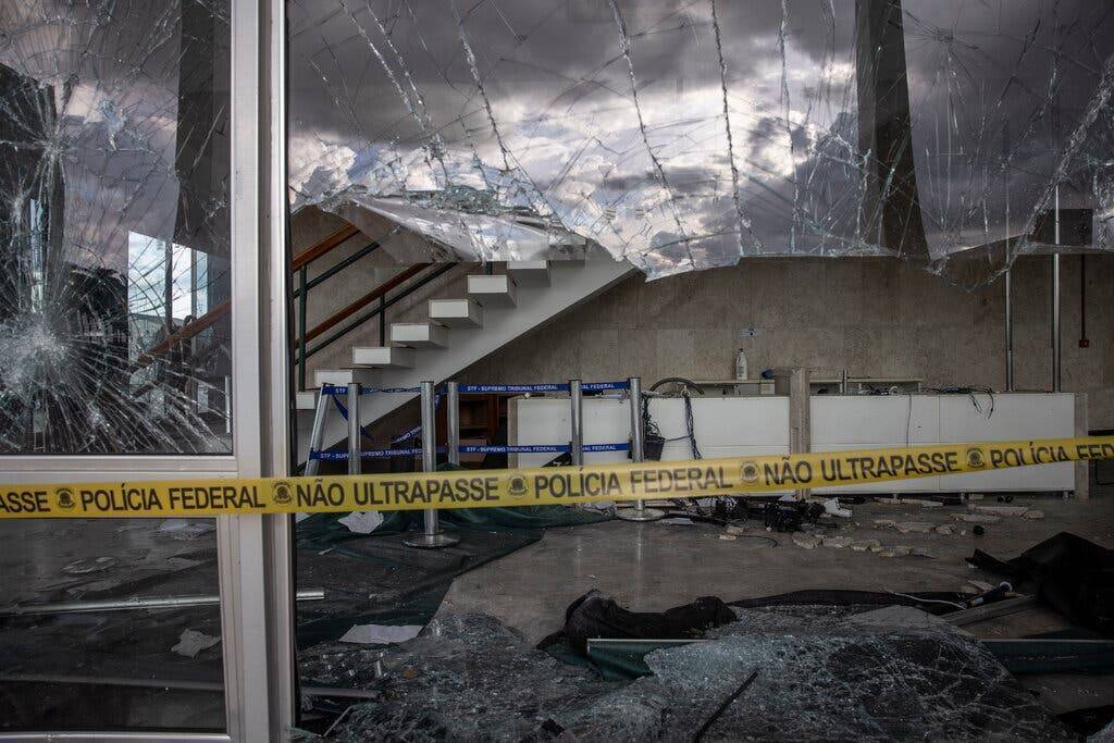 Он - бразильский защитник демократии. Действительно ли он полезен для демократии?