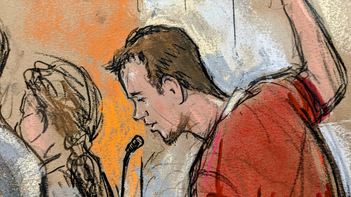 Протестующие собираются возле дома судьи SCOTUS Бретта Кавано в связи с 50-летием решения Роу против Уэйда.