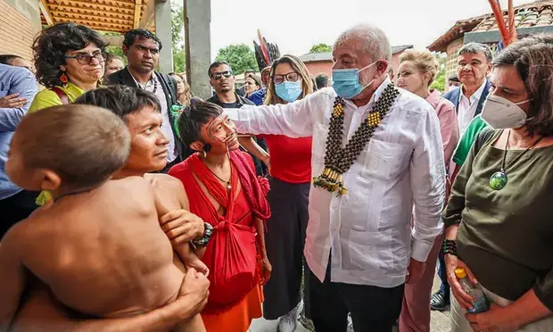Лула обвиняет Болсонаро в геноциде против яномами в Амазонии