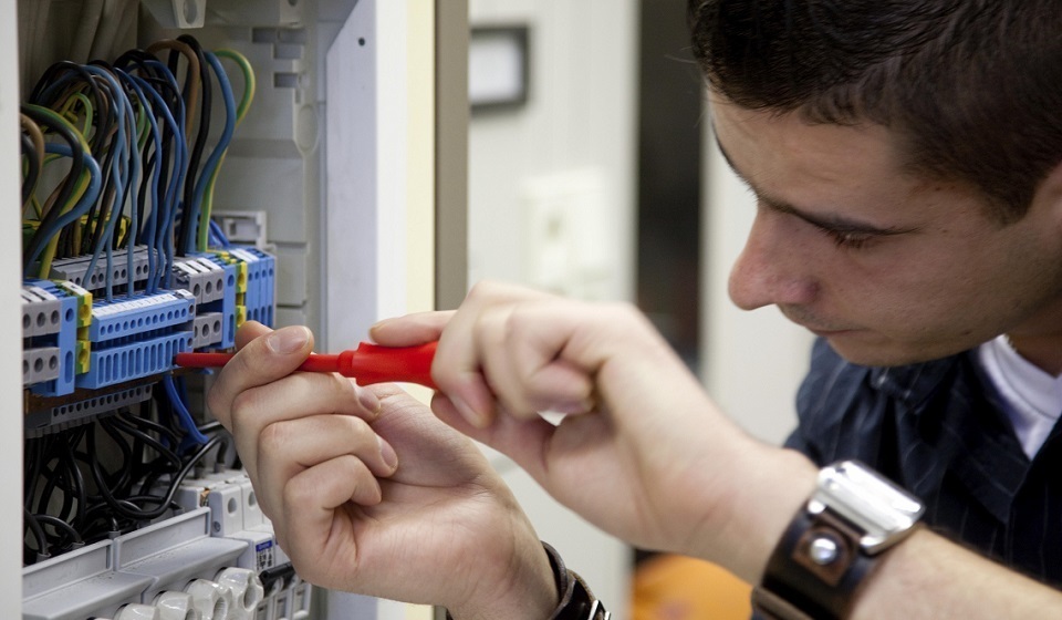 Наилучшие профессии после 9 класса в 2023 году.