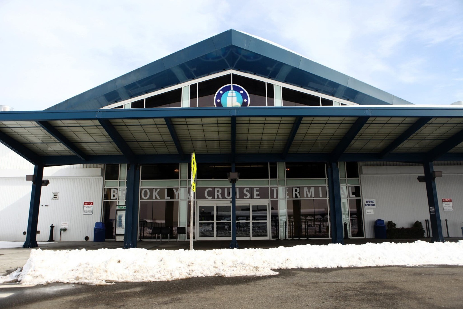 Нью-Йорк откроет приют для мигрантов в Бруклинском круизном терминале