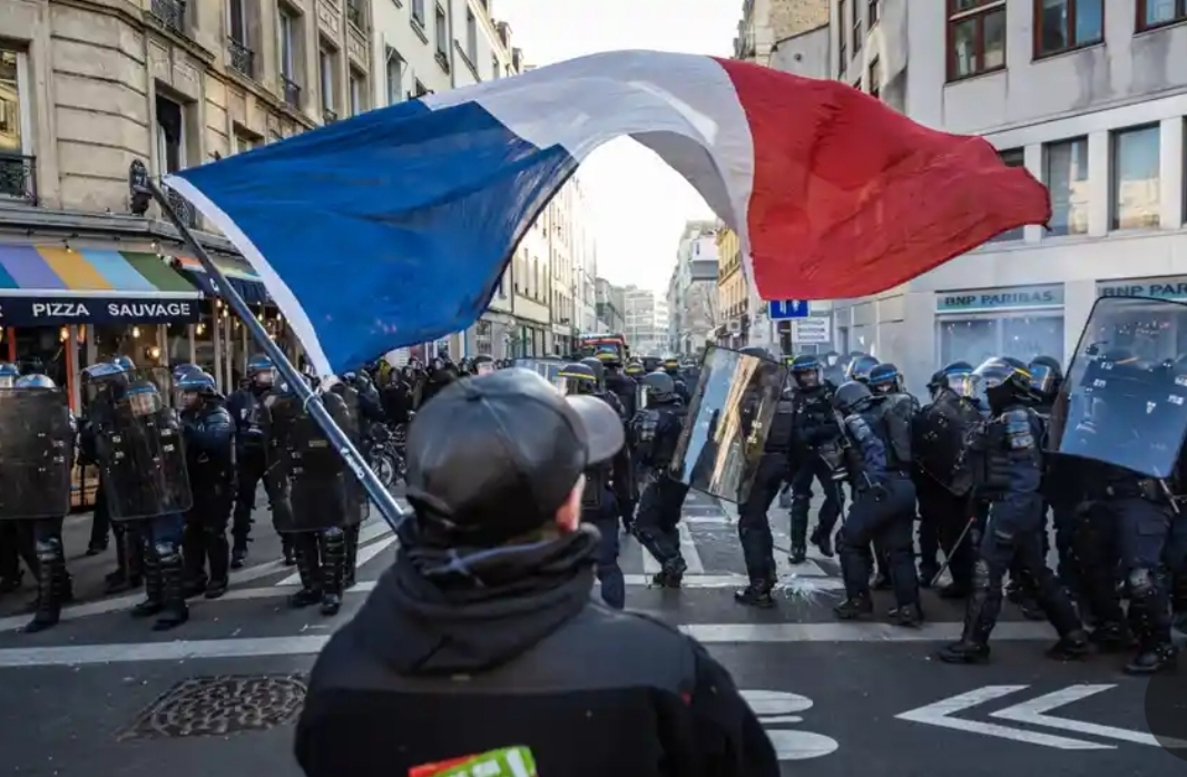 Французские протесты: столкновении с полицией.