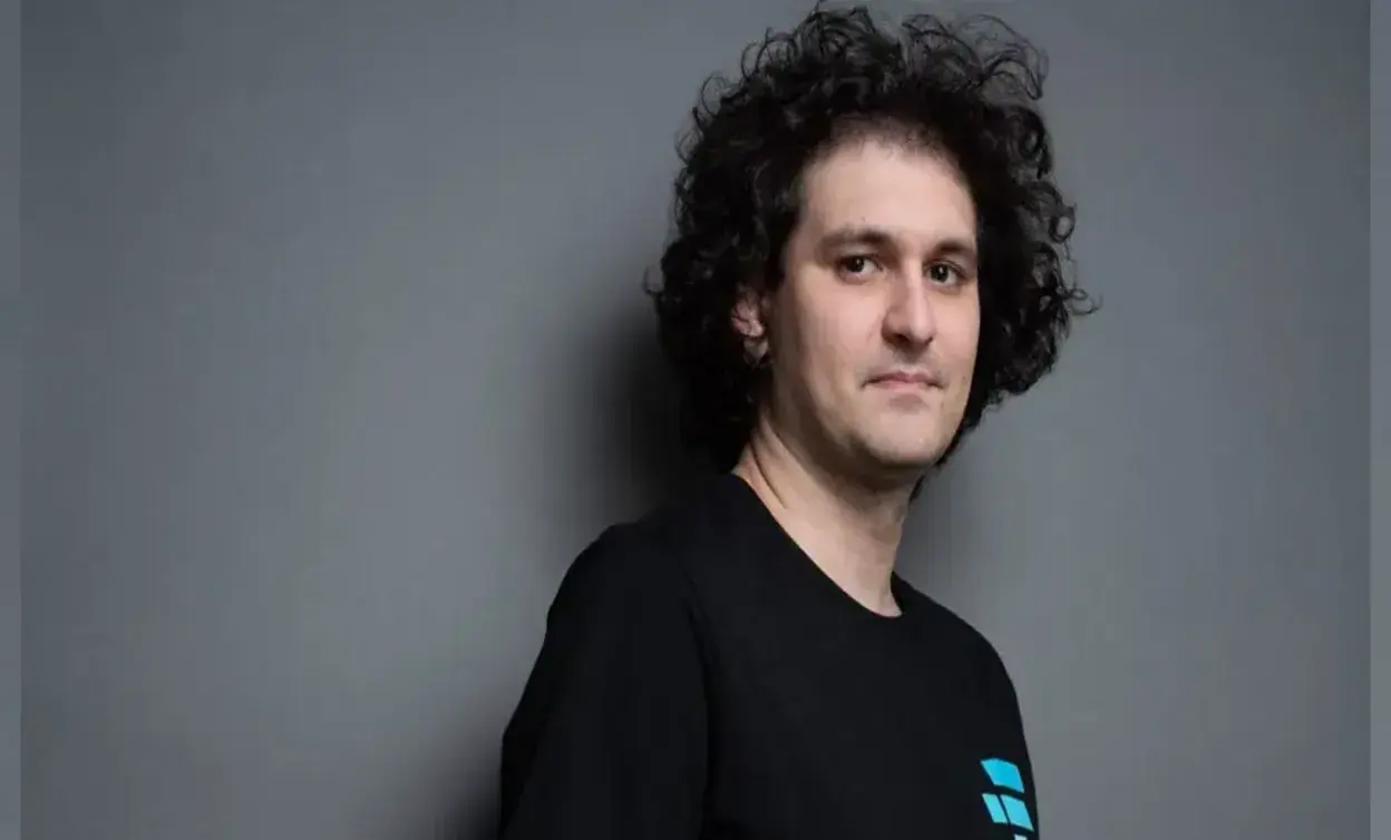 Федералы изъяли почти 700 миллионов долларов у основателя FTX Bankman-Fried.