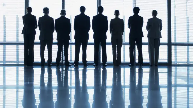 ЭКОНОМЬТЕ И ИНВЕСТИРУЙТЕ Экономисты говорят, что вероятность рецессии в этом году составляет 61% — что это значит для ваших денег