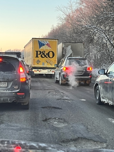В России две известные беды: одна из них – ямы на дорогах. Дураков когда-нибудь вылечат, а за ямы кто ответит?