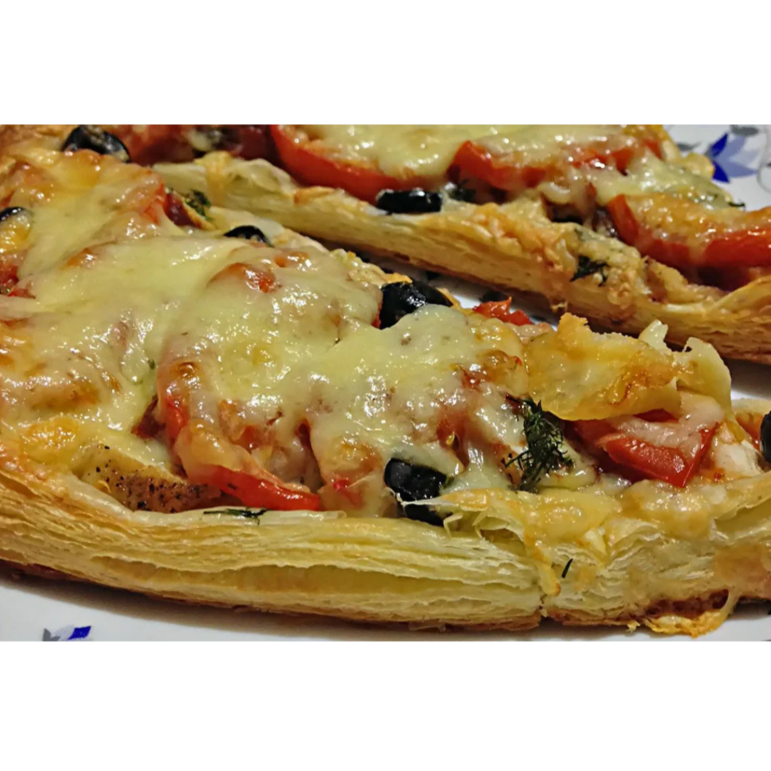 домашняя пицца на слоеном тесте в духовке рецепт с колбасой и сыром помидорами фото 114