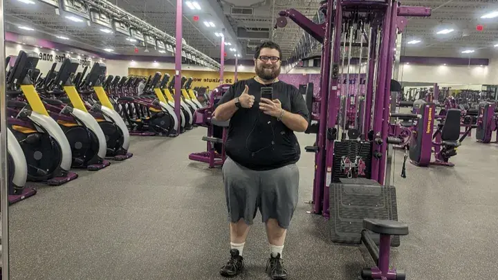 Худеющий мужчина против "Движения за позитивное отношение к телу": "патологическое ожирение не является здоровым"