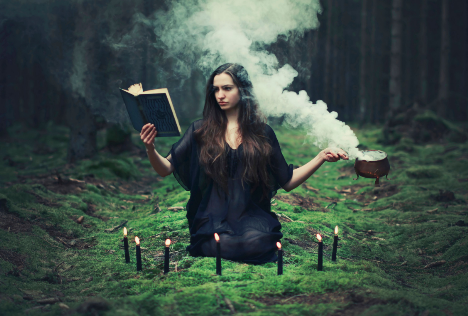 Колдует или желает зла