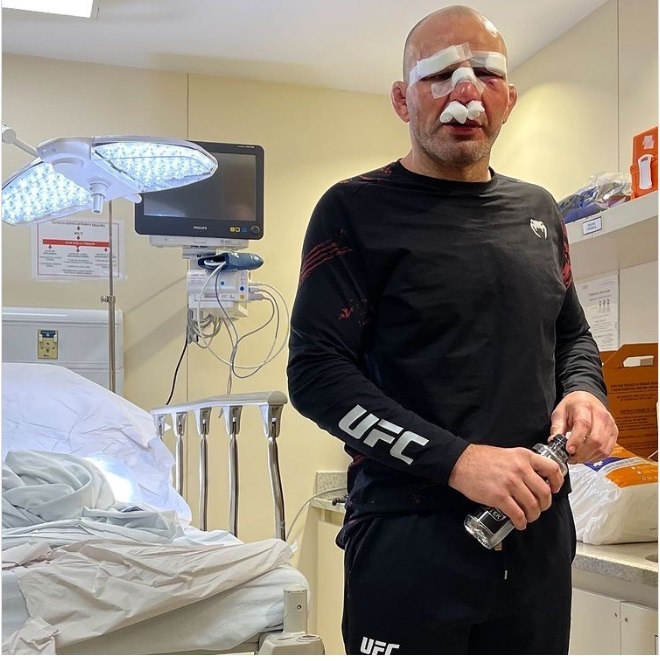 Гловер Тейшейра не получил серьезных травм, проиграв Джамахалу Хиллу на UFC 283