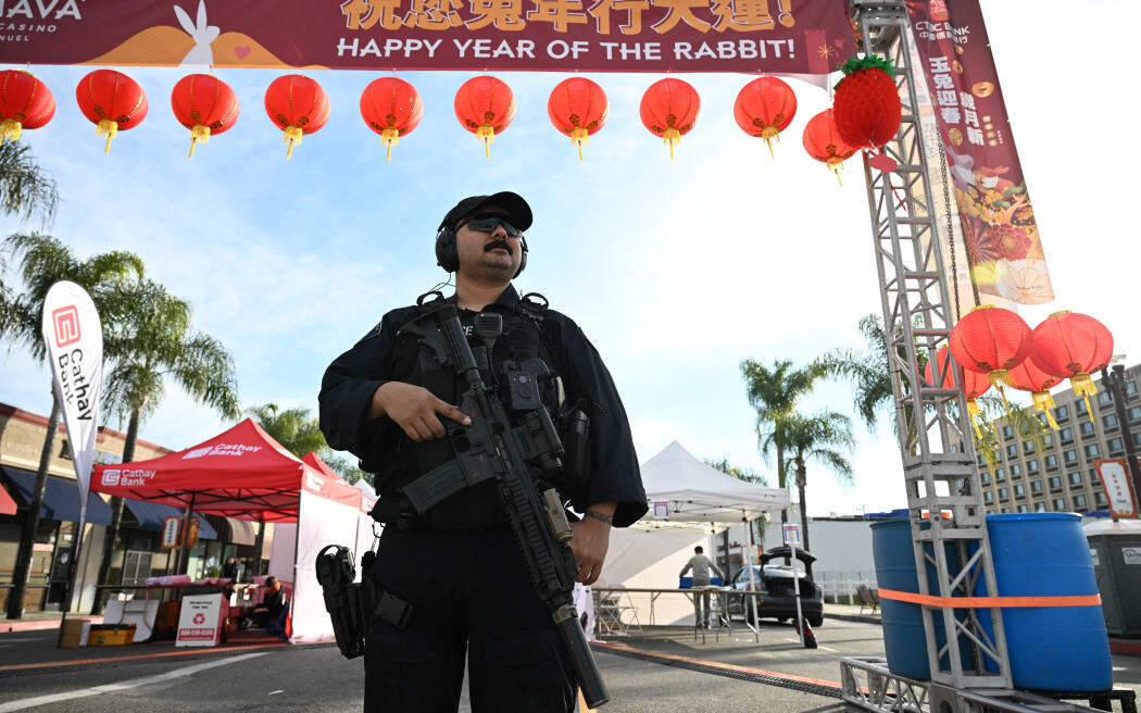 Стрельба в танцевальном зале в Калифорнии: число погибших растет, поскольку власти идентифицируют жертв