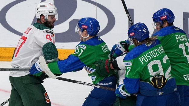 Оскорбления участников стычки попали в трансляцию во время потасовки между Радуловым, Воронковым и Паниным