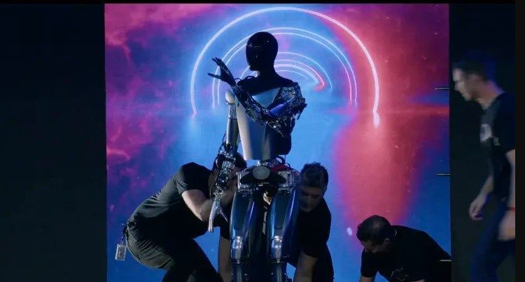 Tesla показала прототип робота на Дне искусственного интеллекта