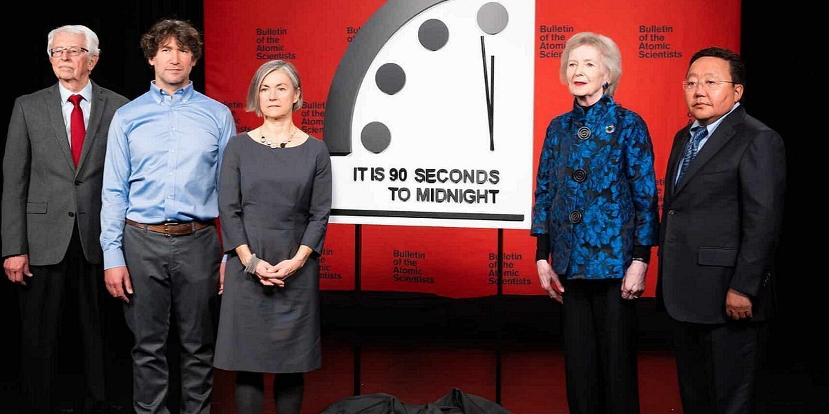 Часы судного дня — что это, кто придумал, когда переводят стрелки и почему?