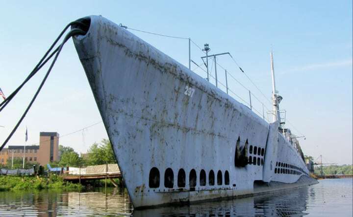 Заброшенные подводные лодки - уникальное зрелище, которое вызывает мурашки по коже.