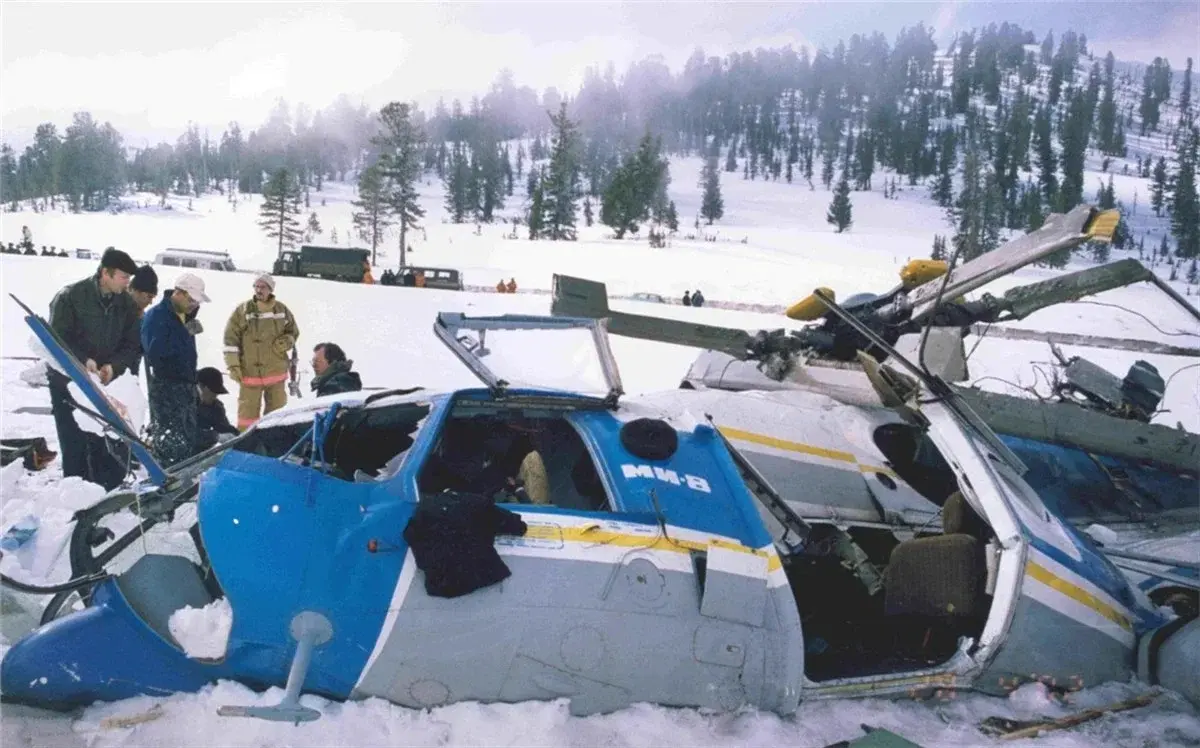 Восхождение по вертикали и внезапная гибель генерала Лебедя.