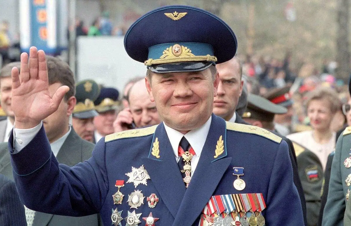 Восхождение по вертикали и внезапная гибель генерала Лебедя.