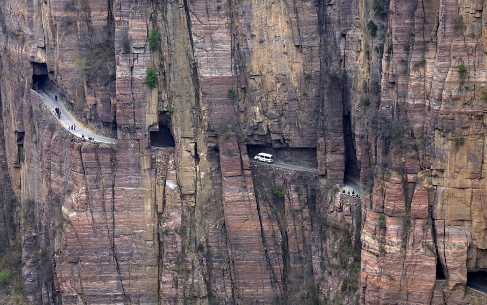 Дорога Гуолян в Китае, одна из самых опасных дорог в мире.