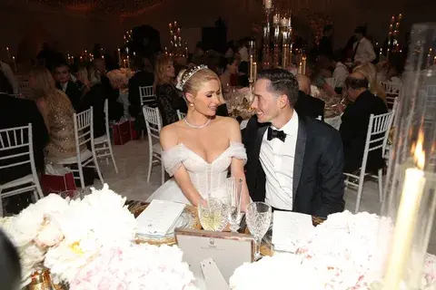 Пэрис Хилтон и Картер Реум встретили первого ребенка от суррогатной матери