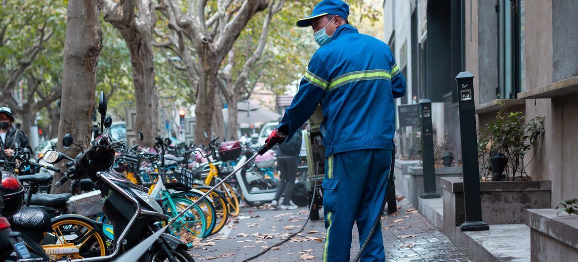 ВОЗ выпускает последние новые рекомендации по профилактике и лечению коронавируса.