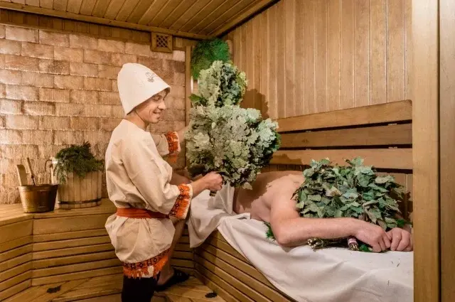 "Каждый год мы с друзьями ходим….": что категорически нельзя делать в бане или сауне, чтобы не навредить здоровью? Важно знать!