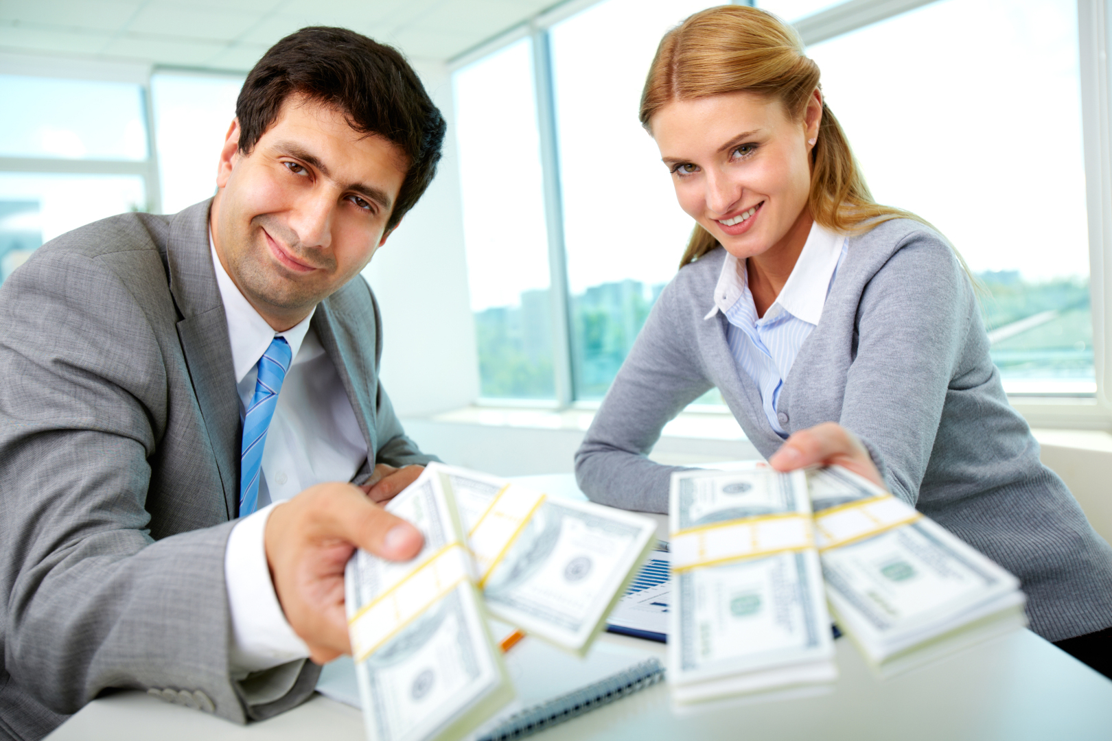 Как нищета связана с походом за кредитом? Как завертеть вокруг себя денежную воронку и выйти из кризиса