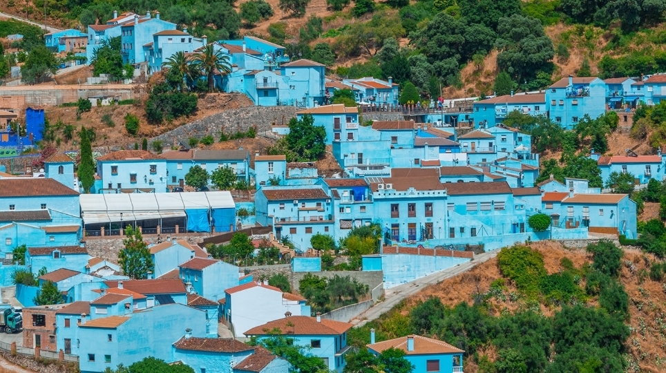 Хускар, красивая деревня смурфов в Испании